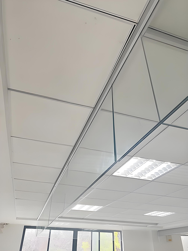 昭苏玻璃昭苏挡烟垂壁