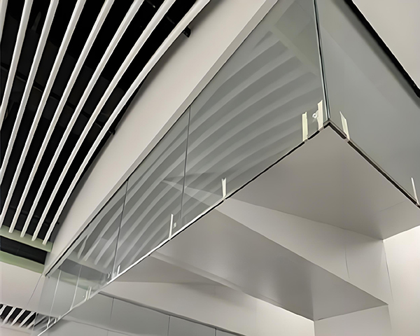 昭苏玻璃昭苏挡烟垂壁