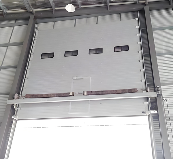 昭苏工业滑升门