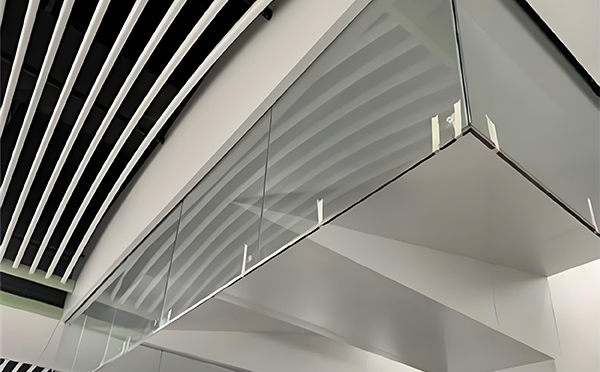 昭苏玻璃挡烟垂壁