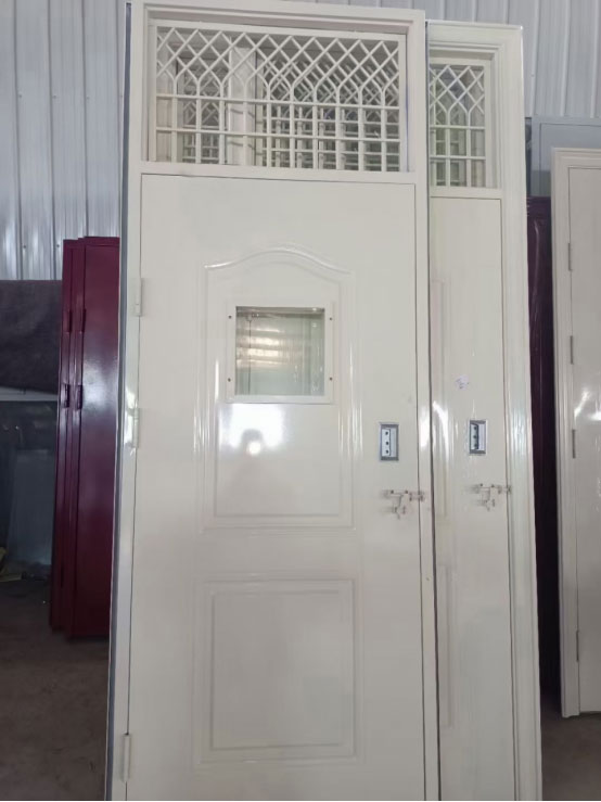 昭苏学校教室门