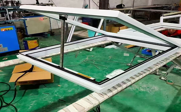 某地下车库出入口昭苏排烟窗配置工程