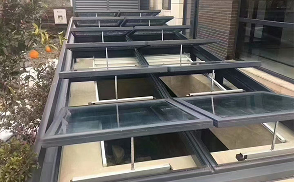 某轨道交通车辆维修车间昭苏排烟窗应用