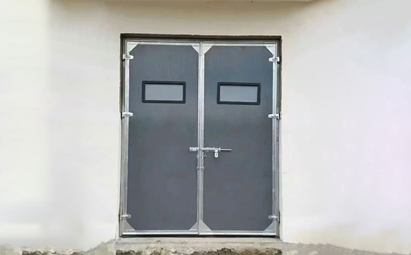 昭苏工业门在高温作业区域的运行表现